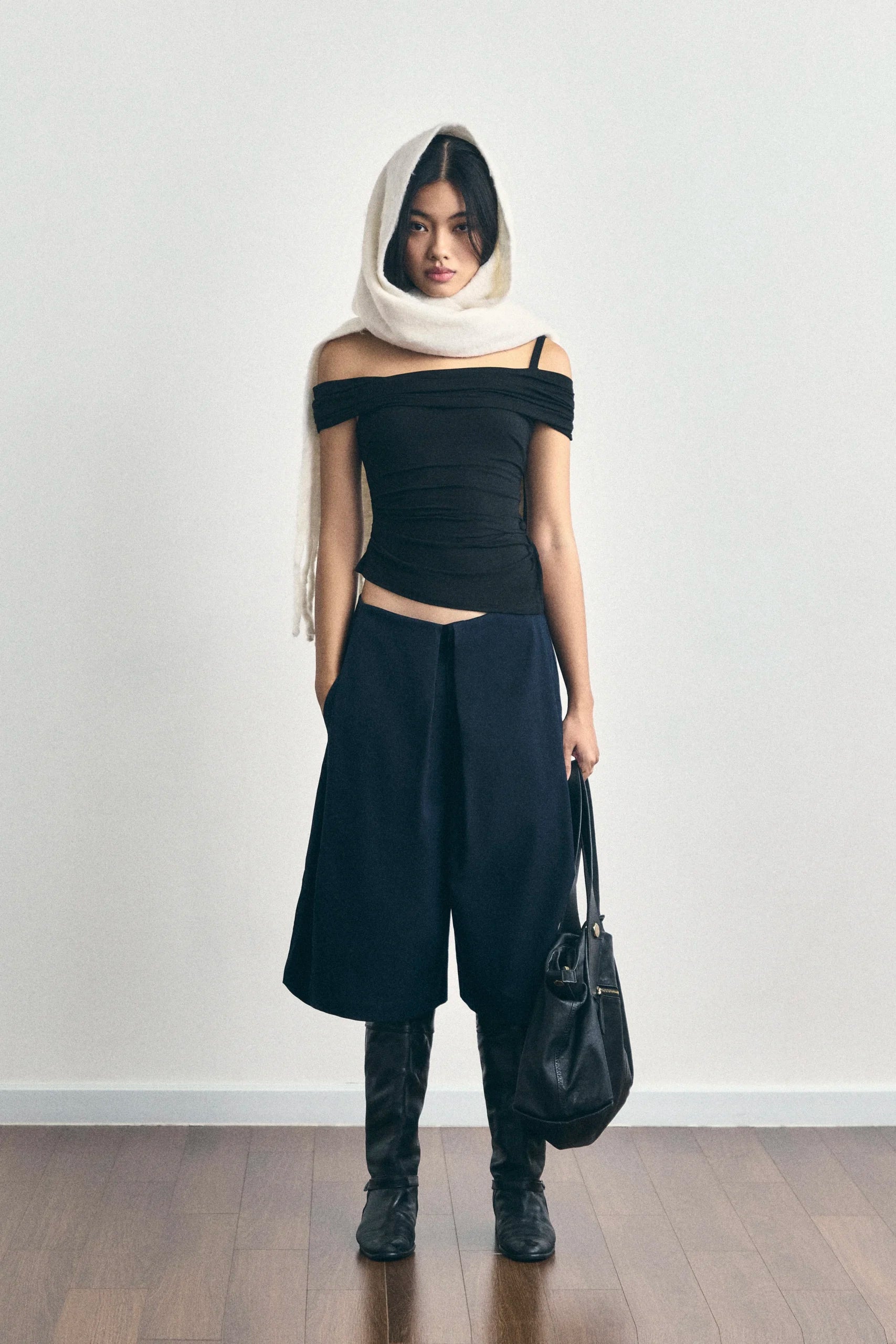 Volumetric Pleat Short - Navy